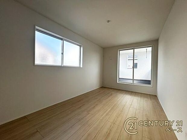 ■バルコニーに面した開放感のあるお部屋です!