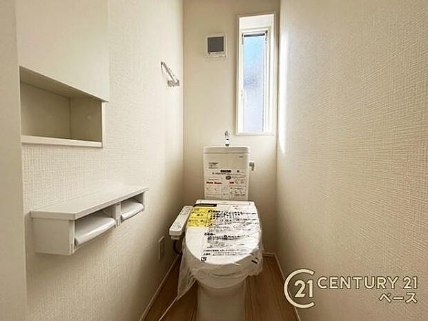 ■従来品と比べ約70％も節水タイプのトイレです！1階・2階共にウォシュレット付き！■