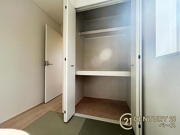 ■和室にはたっぷり収納できる押入完備です！