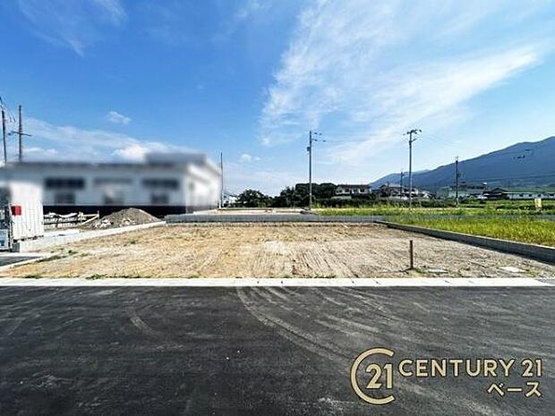 ■現地撮影写真■ 道路との高低差もまったくありません。