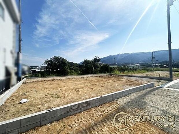 ■現地撮影写真■ 道路との高低差もまったくありません。