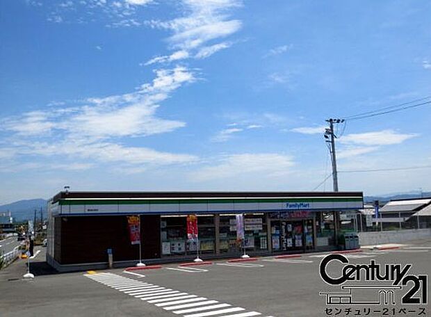 ファミリーマート葛城八川店まで1070m