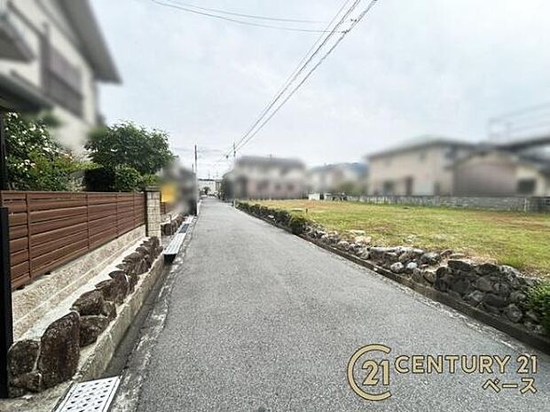 ■現地撮影写真■広々とした前面道路で駐車も楽々!