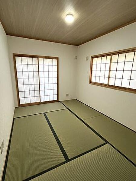 ■現地撮影写真■ＬＤＫに隣接されている和室は家族のくつろげるスペースに！