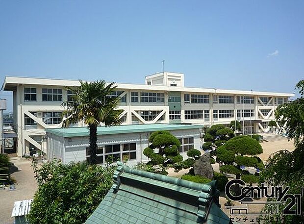 香芝市立二上小学校まで1200m
