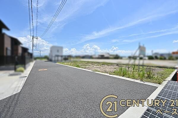 ■現地撮影写真■前面道路：約6ｍと広々開放的・落ち着いた雰囲気の閑静な住宅地です！