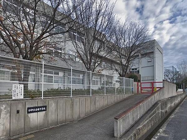 安堵町立安堵中学校まで1100m