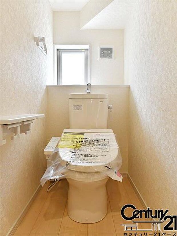 ■従来品と比べ約70%も節水タイプのトイレです!1階・2階共にウォシュレット付き!■