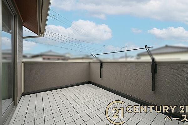 ■現地撮影写真■開放感あふれる南向きのバルコニー！洗濯物もよく乾きます！
