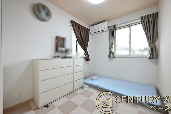 ■現地撮影写真■日当たりのよい明るい雰囲気の洋室5帖です！