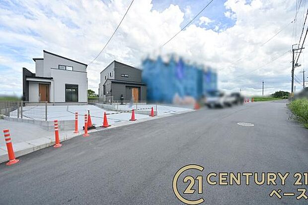 ■現地撮影写真■前面道路約8mと広々開放的です!