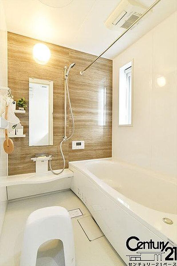 ■1坪タイプのユニットバス!足をのばしてお湯につかっていただける広いバスタブです!■