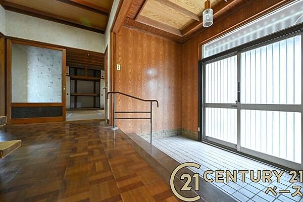 ■現地撮影写真■すっきりと広々とした玄関が家族やお客様を迎えてくれます！