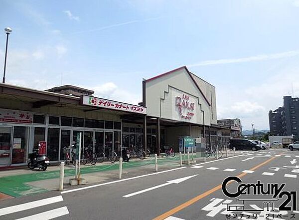 デイリーカナートイズミヤ橿原神宮前店まで755m