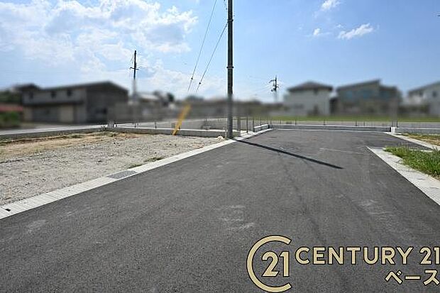■現地撮影写真■前面道路約6mと広々開放的です!