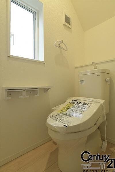 ■従来品と比べ約70％も節水タイプのトイレです！1階・2階共にウォシュレット付き！■