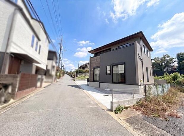 ■間口が広いので駐車もラクラク!