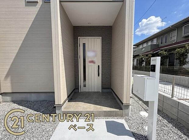 ■こちらがが外観から見た玄関となっております。