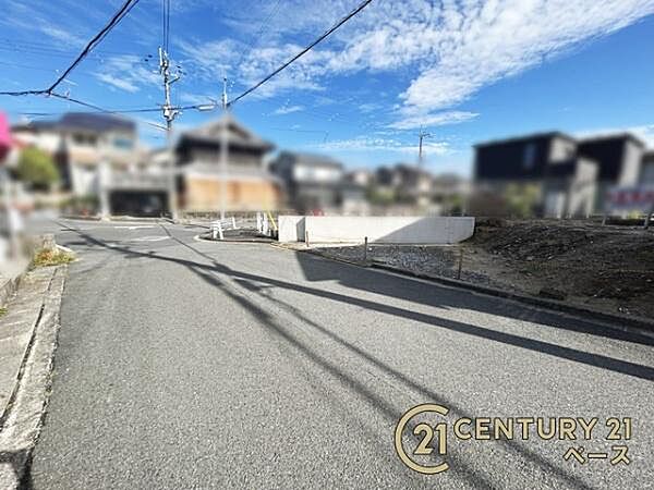 ■現地撮影写真■前面道路6．4ｍと開放感溢れる広さです！