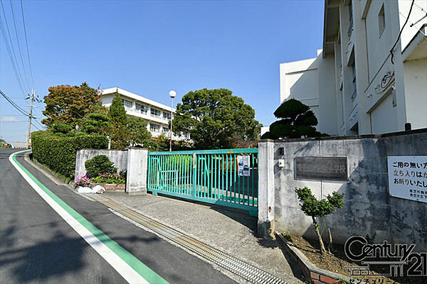 香芝市立下田小学校まで1400m