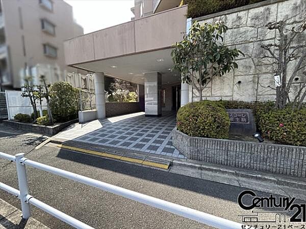 ■現地撮影写真■こちらはマンション出入口です！