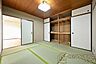 和室：■和室にはたっぷり収納できる押入完備です！