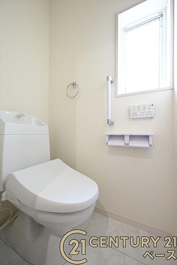 ■現地撮影写真■フチなし&トルネード洗浄でお掃除も楽らく!ウォシュレット付きです!