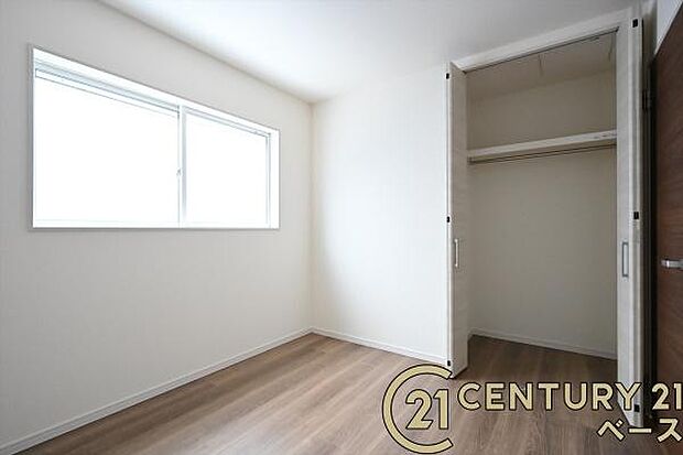 ■現地撮影写真■全居室に収納を完備!