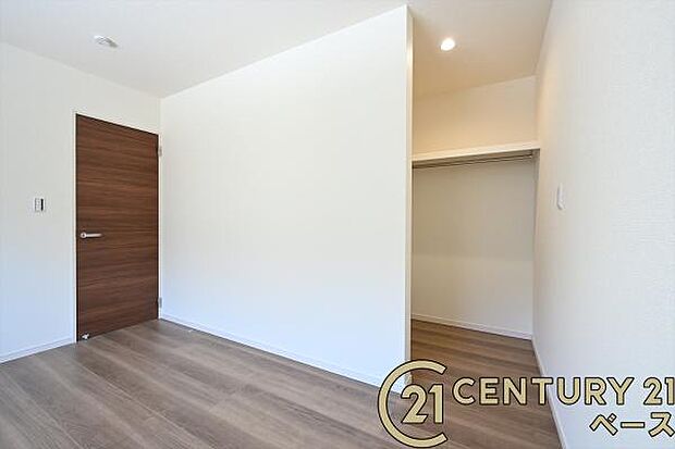 ■現地撮影写真■広々としたWICを完備!大きな荷物も楽々収納!■