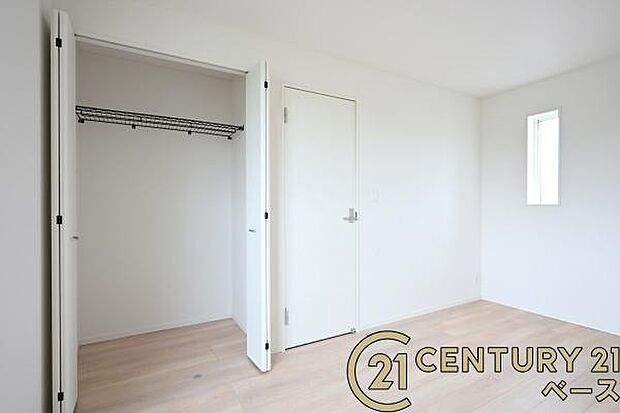 ■現地撮影写真■全居室に広々収納スペース完備!