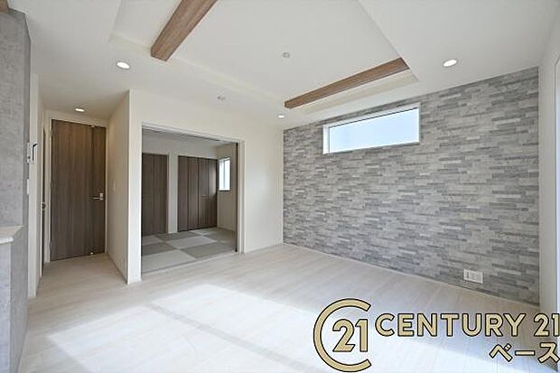 ■現地撮影写真■LDKは大きな窓から柔らかい光が射し込みます!