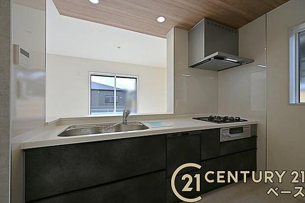 ■現地撮影写真■家族とのコミュニケーションがとりやすい人気のカウンターキッチン!