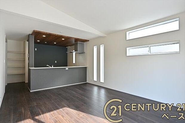 ■現地撮影写真■LDKは大きな窓から柔らかい光が射し込みます!