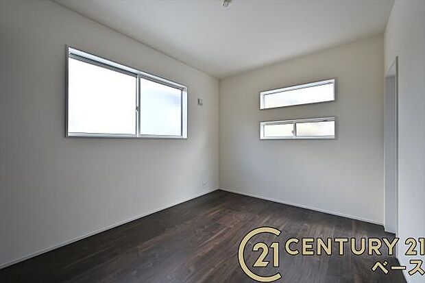 ■現地撮影写真■バルコニーに面した開放感のあるお部屋です!