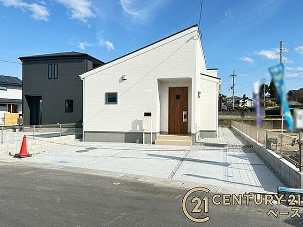 ■現地撮影写真■駐車スペース3台分完備!