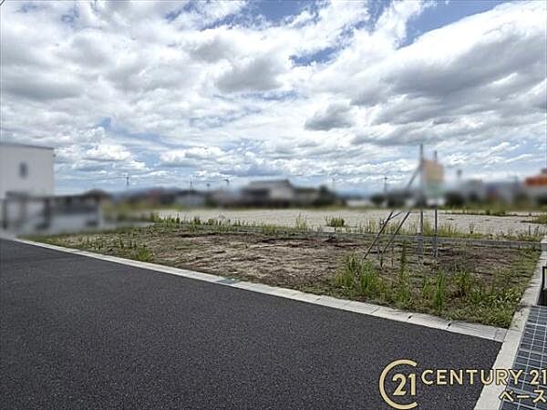 ■現地撮影写真■ 建築条件なしのため、ご希望のハウスメーカーで建築可能です！