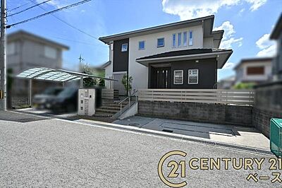 外観:■現地撮影写真■敷地面積は70坪以上!広々したお庭でBBQなど楽しめます!タマホーム施工の設備充実の邸宅です!お気軽にお問い合わせください! 外観:■現地撮影写真■敷地面積は70坪以上!広々したお庭でBBQなど楽しめます!タマホーム施工の設備充実の邸宅です!お気軽にお問い合わせください!