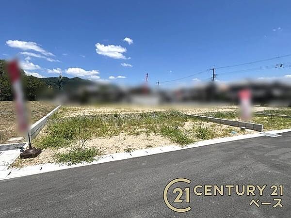 ■現地撮影写真■ 建築条件なしのため、ご希望のハウスメーカーで建築可能です！
