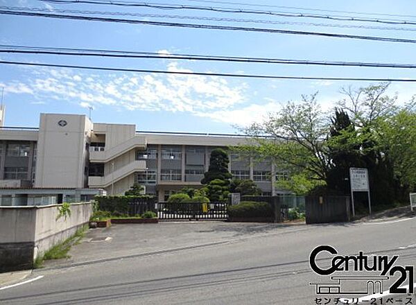 上牧町立上牧小学校まで300m