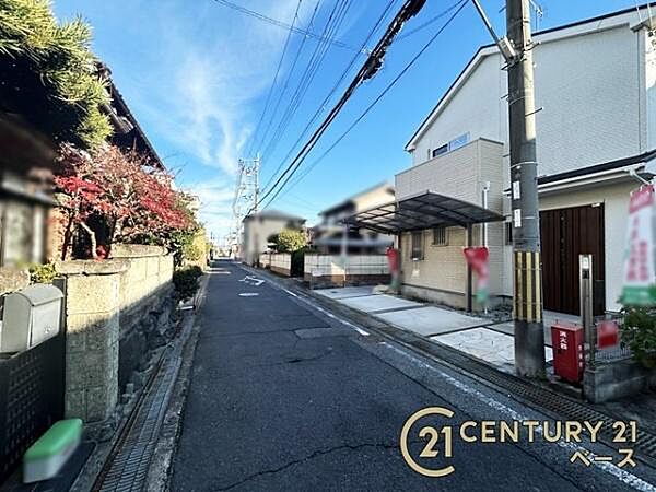 ■現地撮影写真■敷地と道路の高低差が少なく駐車もスムーズです！