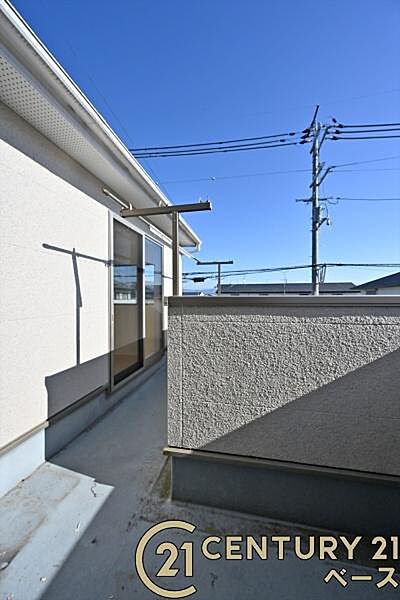■現地撮影写真■日当たりのよいバルコニー！洗濯物もよく乾きます！