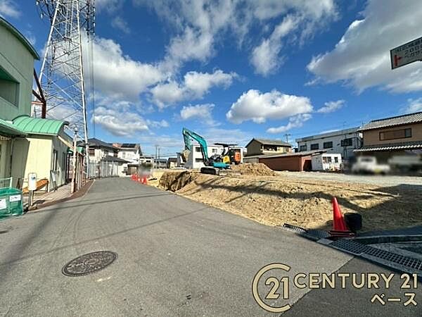 ■現地撮影写真■前面道路は広々約5～6ｍでお車の出し入れも楽々！