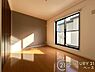 寝室：■現地撮影写真■開放感のある広々した主寝室！他に洋室が2部屋ございます！