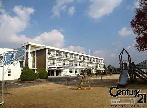 三宅町立三宅小学校まで940m