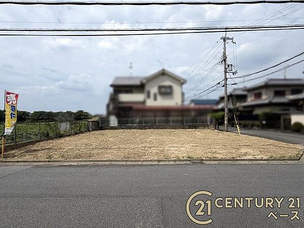 ■現地撮影写真■ 人気の高い東南角地。高低差もなくご希望の間取りをプランニングいただけます。