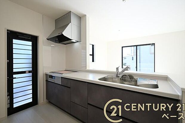 ■現地撮影写真■家族とのコミュニケーションがとりやすい人気のカウンターキッチン!