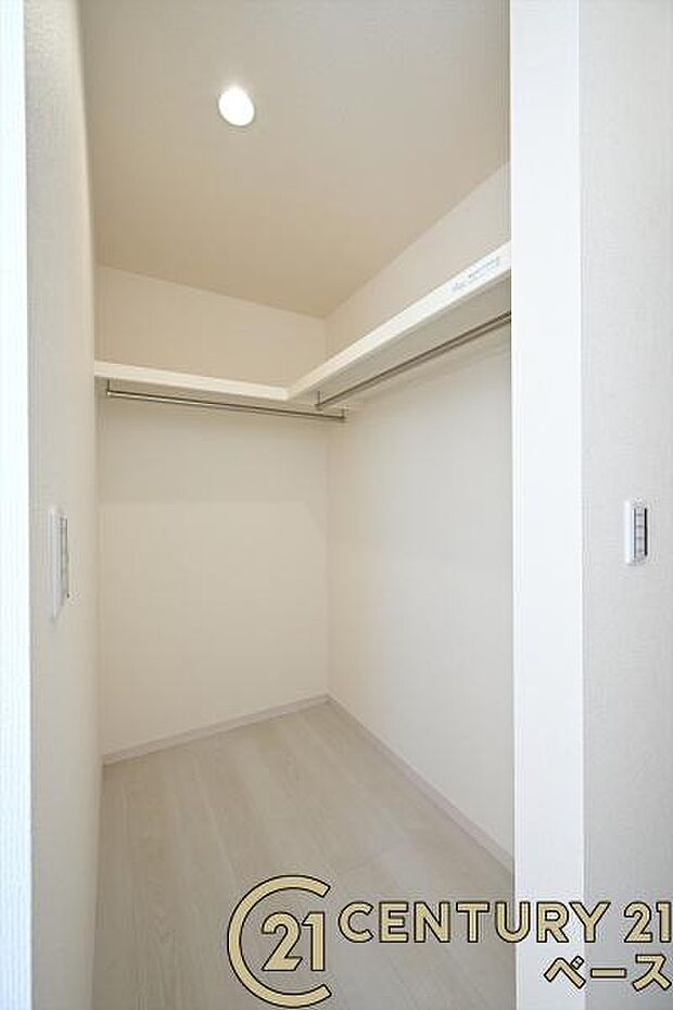 ■現地撮影写真■広々としたWICを完備!大きな荷物も楽々収納!■