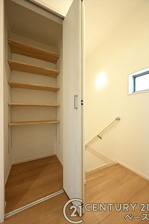 ■現地撮影写真■あると嬉しい便利な廊下収納完備!