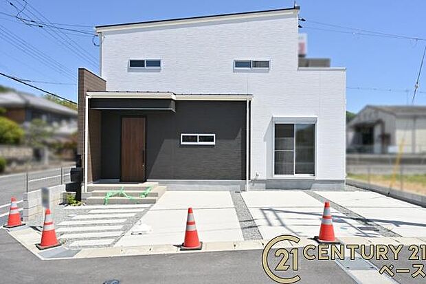 ■現地撮影写真■小学校まで徒歩5分圏内と子育て家族も安心ですね!