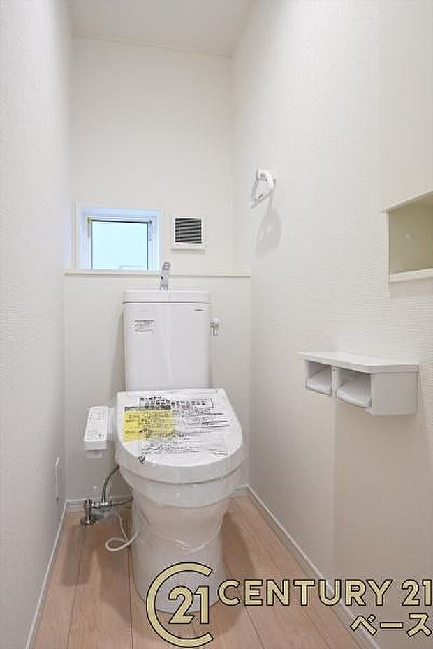 ■従来品と比べ約70%も節水タイプのトイレです!1階・2階共にウォシュレット付き!■